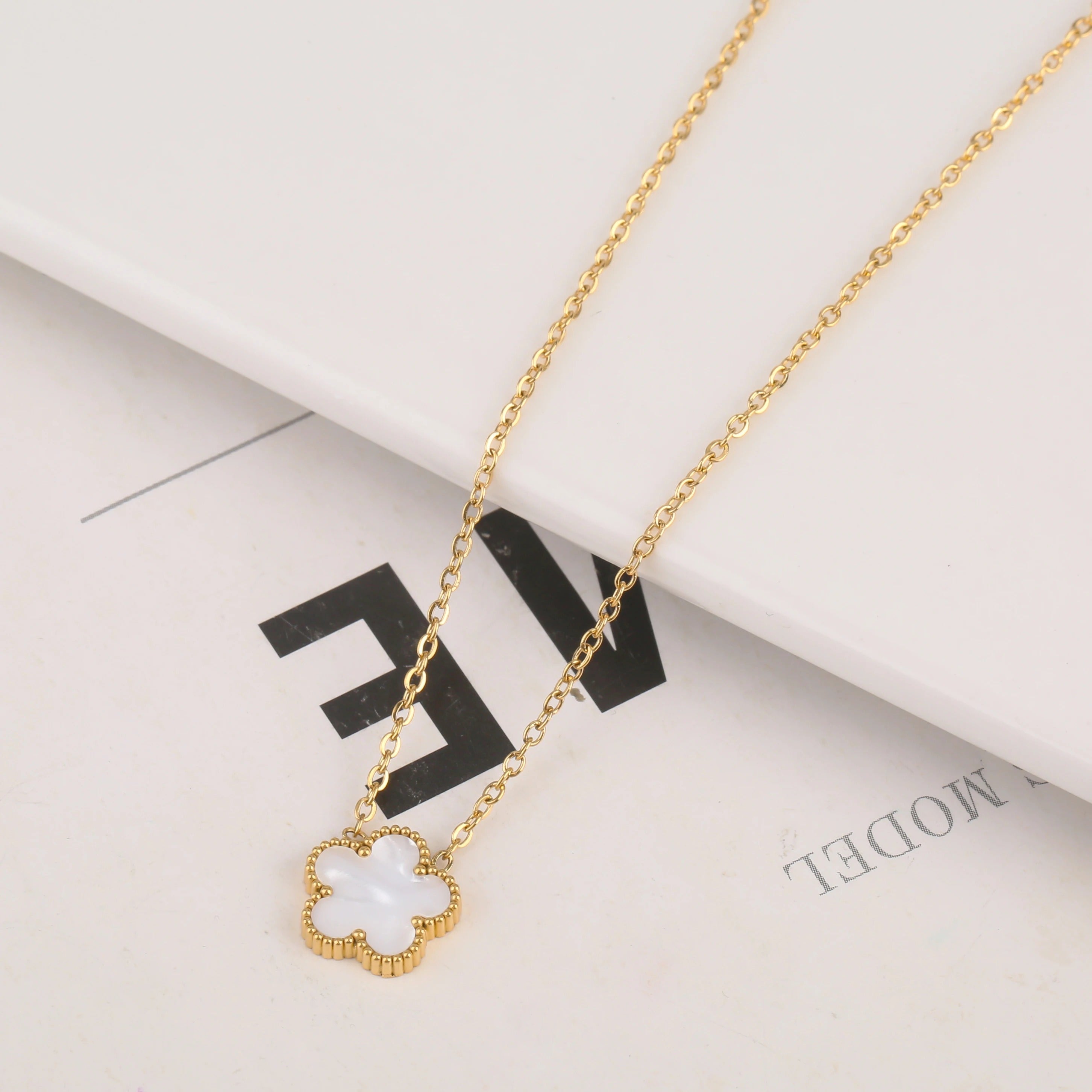 CLOVER NECKLACE GOLD | WIT